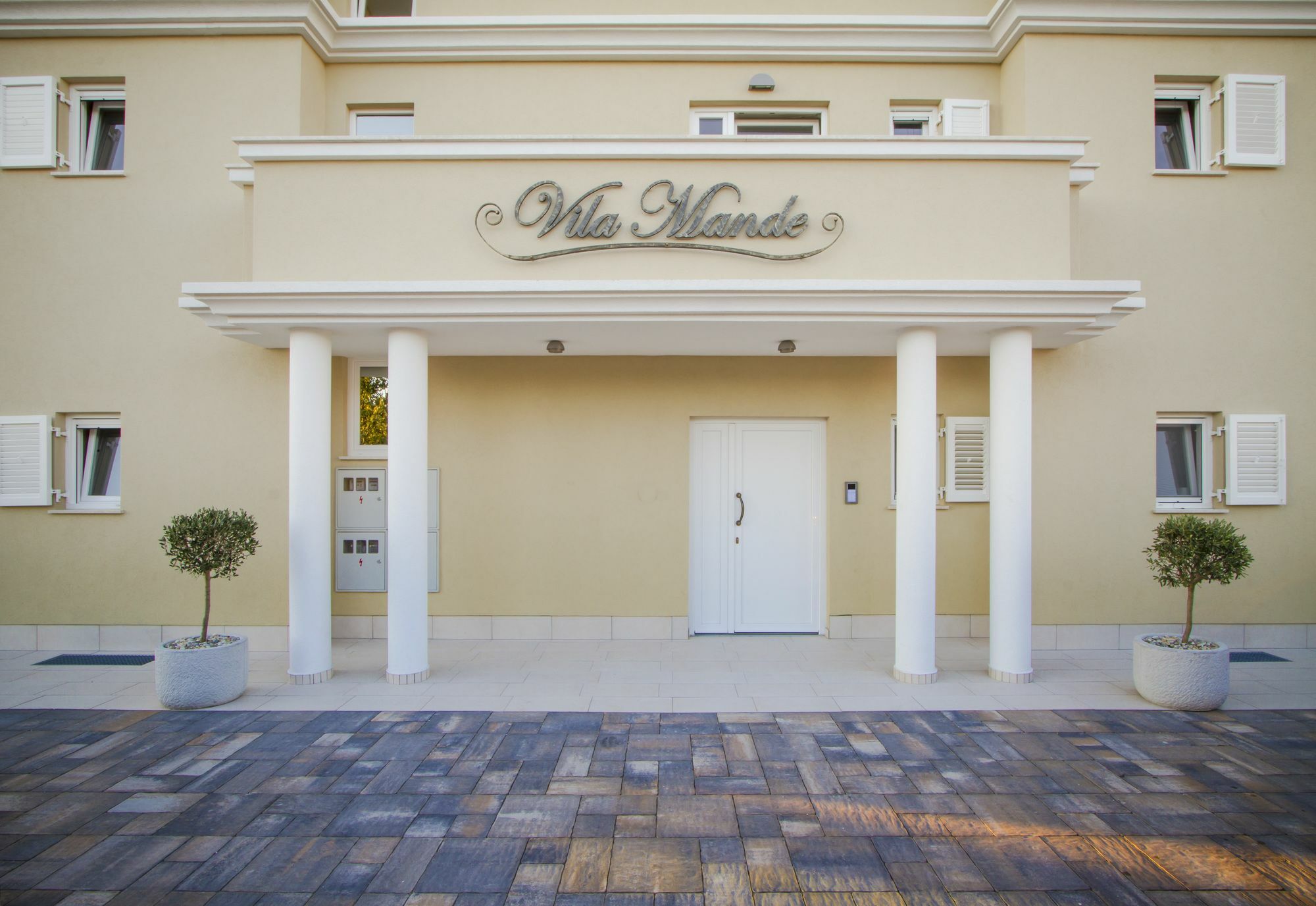 Luxury Mande Villa