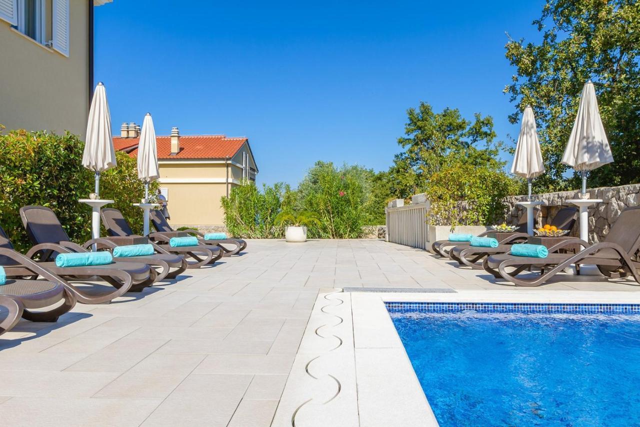 Luxury Mande Villa